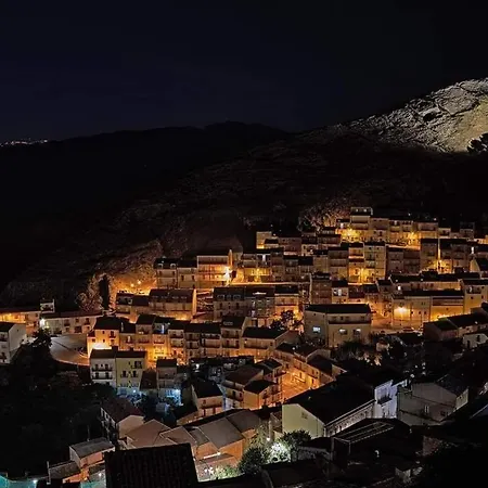 Alojamento de Acomodação e Pequeno-almoço Idria 14 Troina